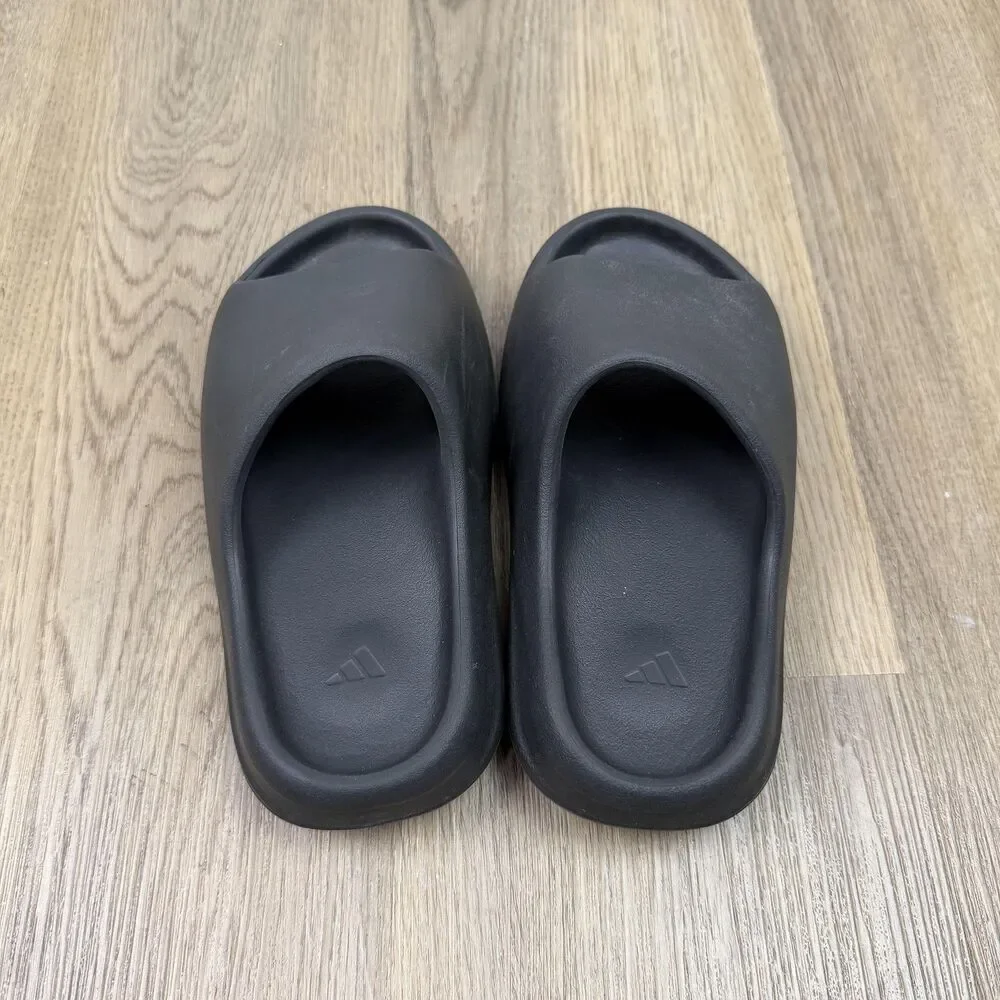 Yeezy Foam Slide Sandals in Black